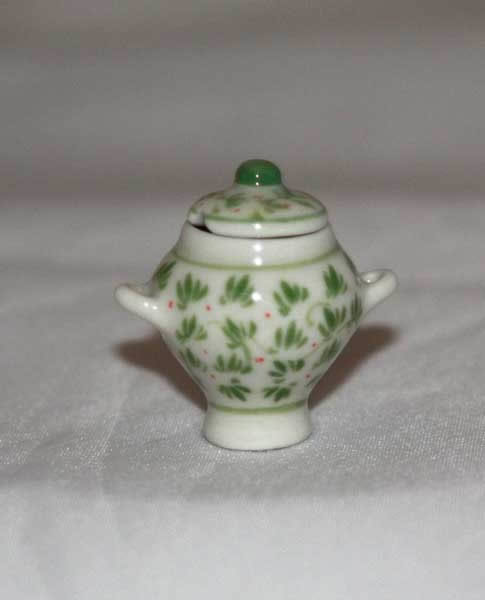 Soup tureen with lid and ladle