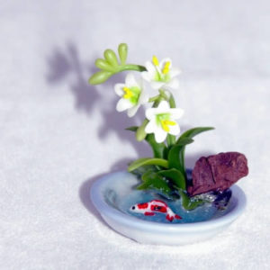 Indoor fish bowl with flower arangement